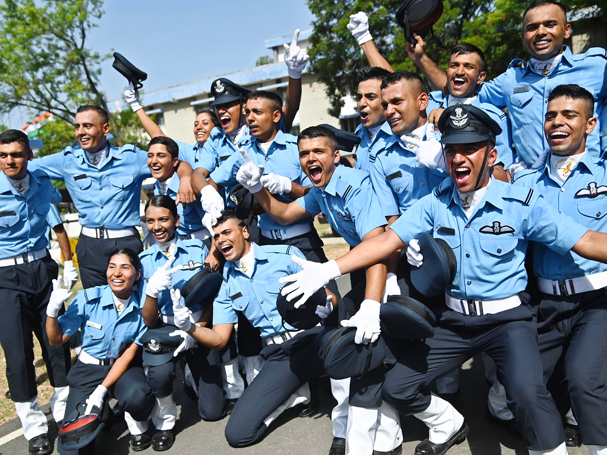President_20Droupadi_20Murmu_20Reviews_20Combined_20Graduation_20Parade_20At_20Air_20Force_20Academy_20Photos_11.jpg 12