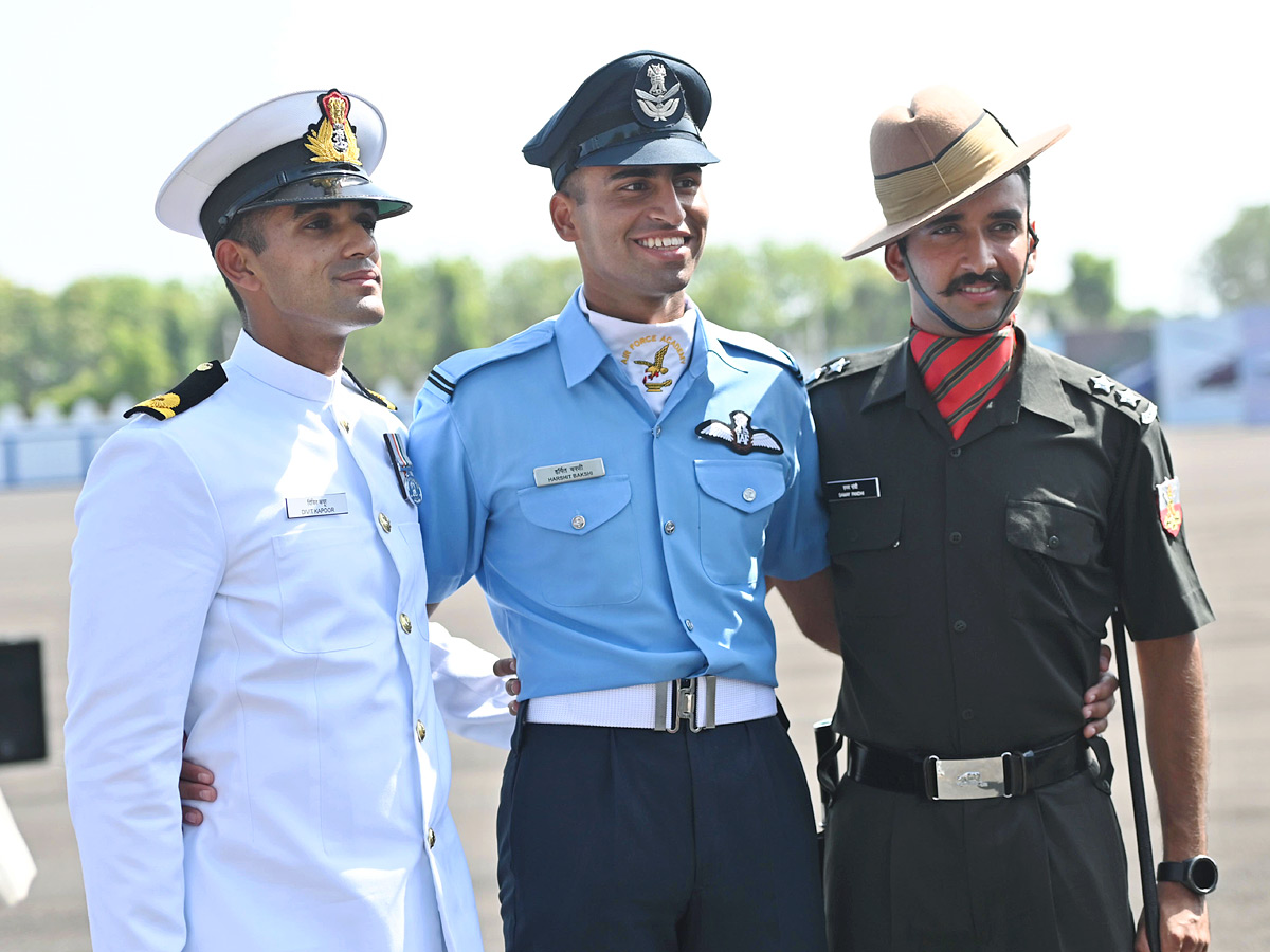 President_20Droupadi_20Murmu_20Reviews_20Combined_20Graduation_20Parade_20At_20Air_20Force_20Academy_20Photos_12.jpg 13