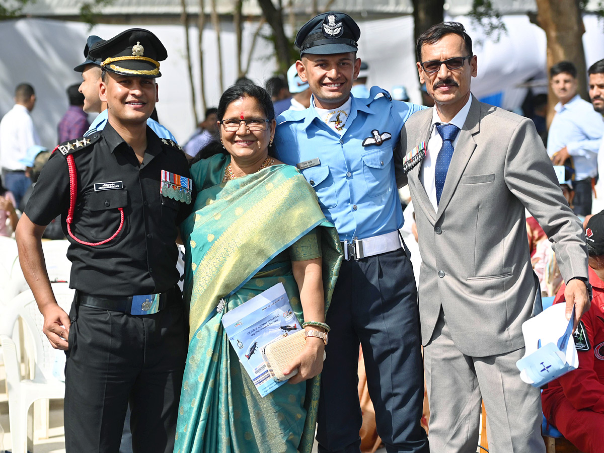 President_20Droupadi_20Murmu_20Reviews_20Combined_20Graduation_20Parade_20At_20Air_20Force_20Academy_20Photos_14.jpg 15