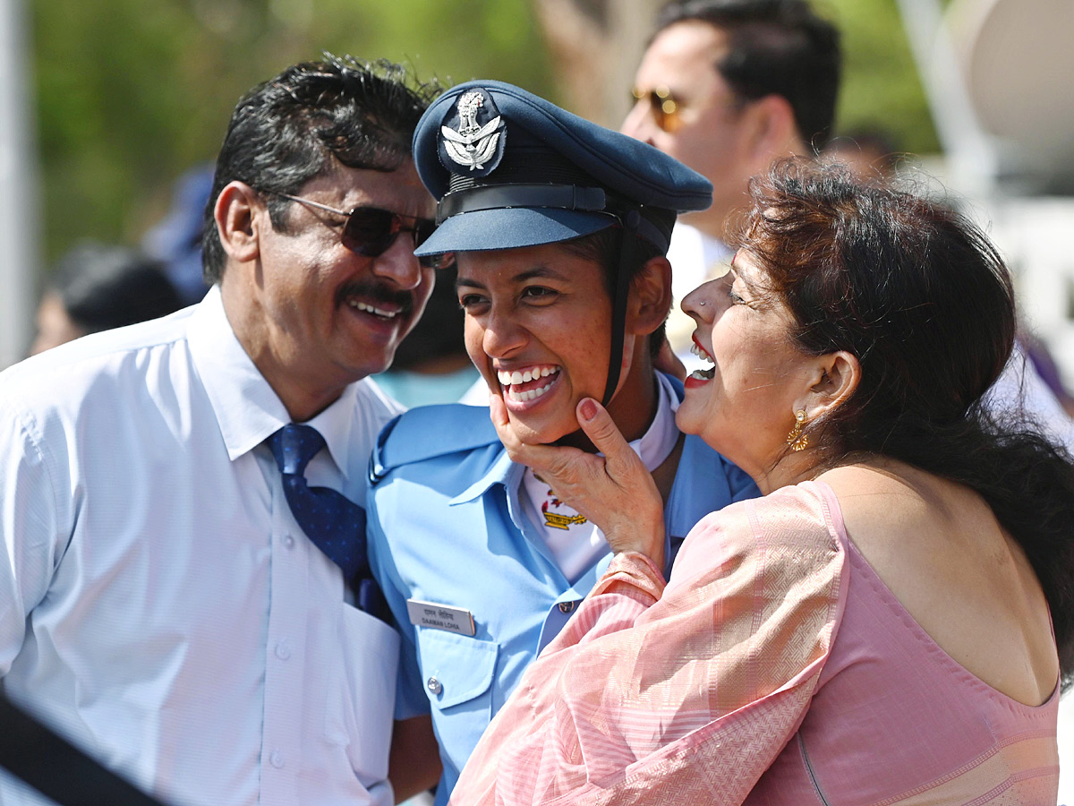 President_20Droupadi_20Murmu_20Reviews_20Combined_20Graduation_20Parade_20At_20Air_20Force_20Academy_20Photos_17.jpg 18