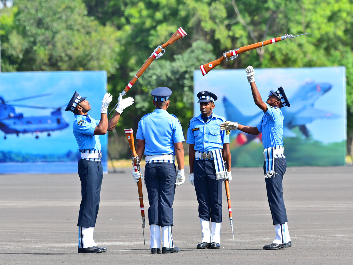 President_20Droupadi_20Murmu_20Reviews_20Combined_20Graduation_20Parade_20At_20Air_20Force_20Academy_20Photos_26.jpg 27