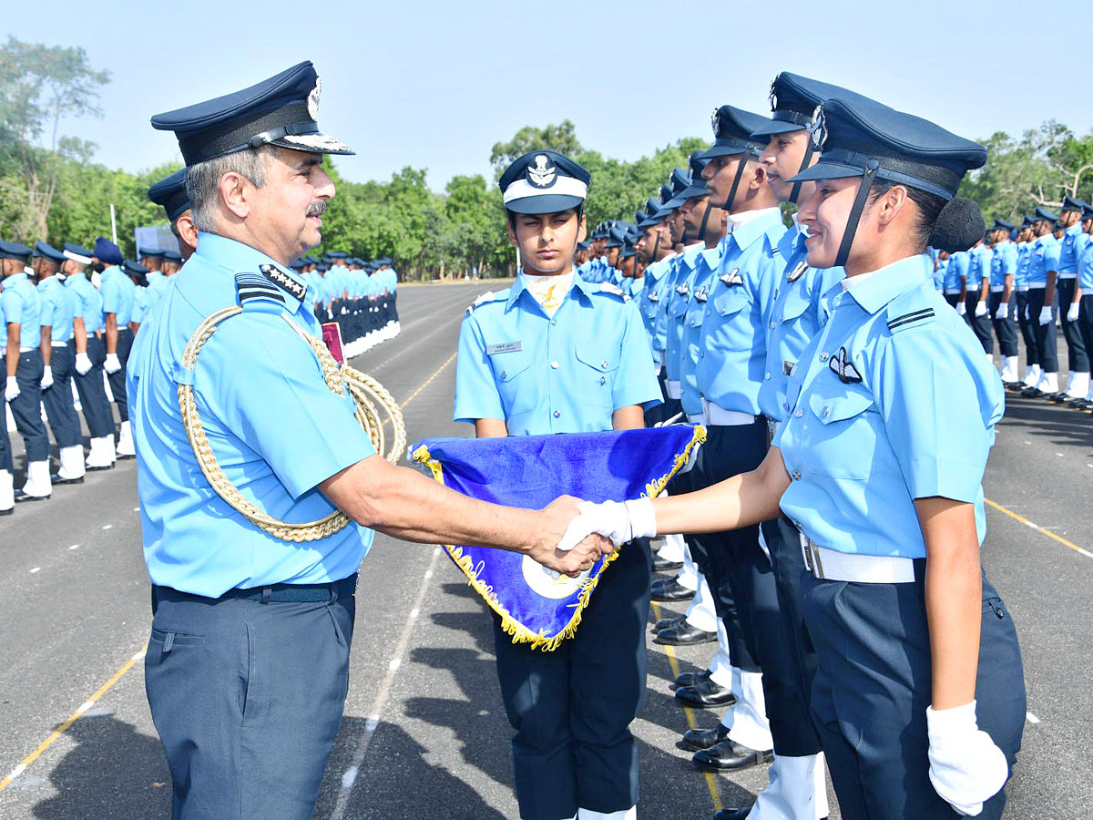 President_20Droupadi_20Murmu_20Reviews_20Combined_20Graduation_20Parade_20At_20Air_20Force_20Academy_20Photos_5.jpg 6