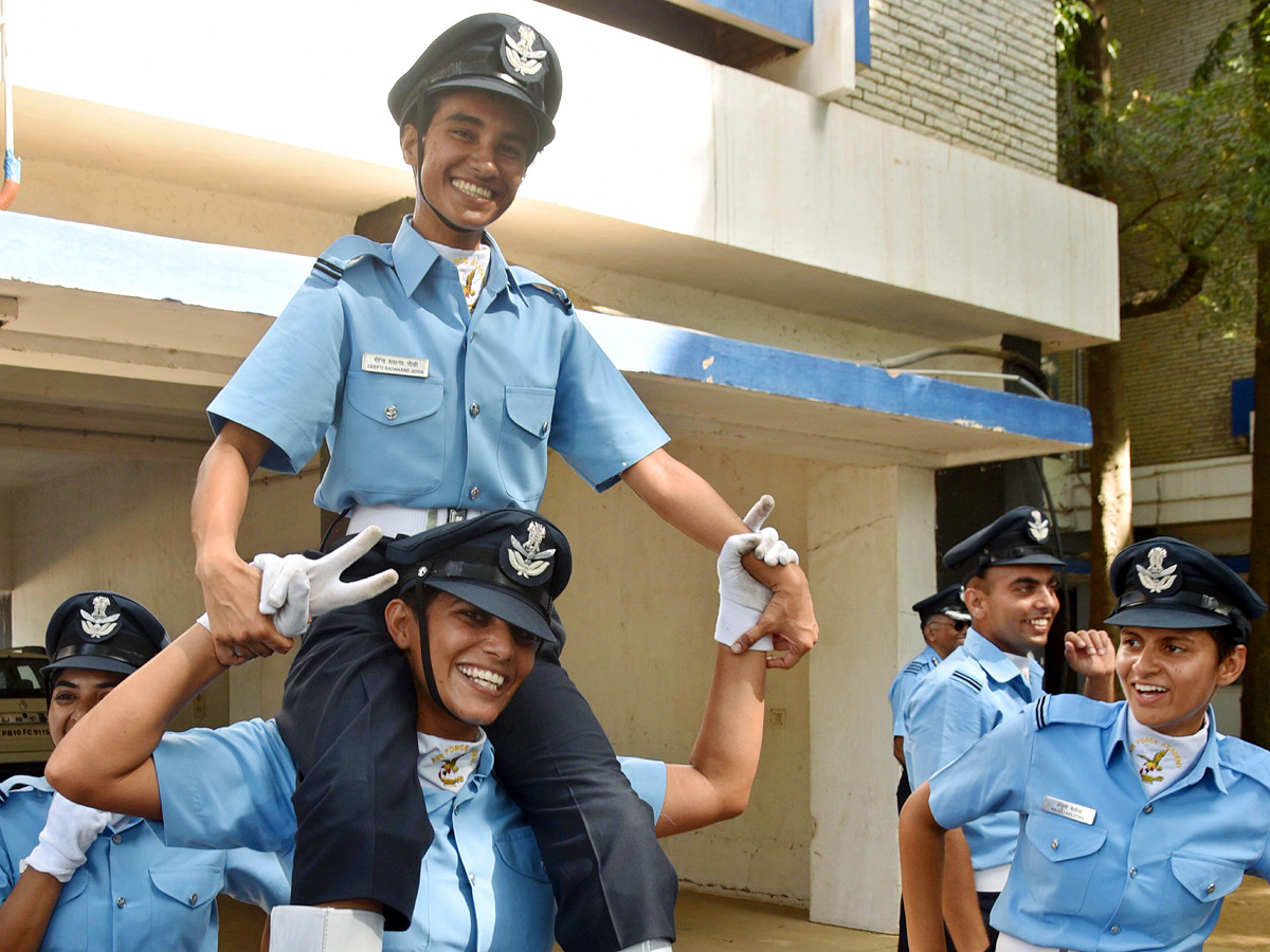 President_20Droupadi_20Murmu_20Reviews_20Combined_20Graduation_20Parade_20At_20Air_20Force_20Academy_20Photos_8.jpg 9