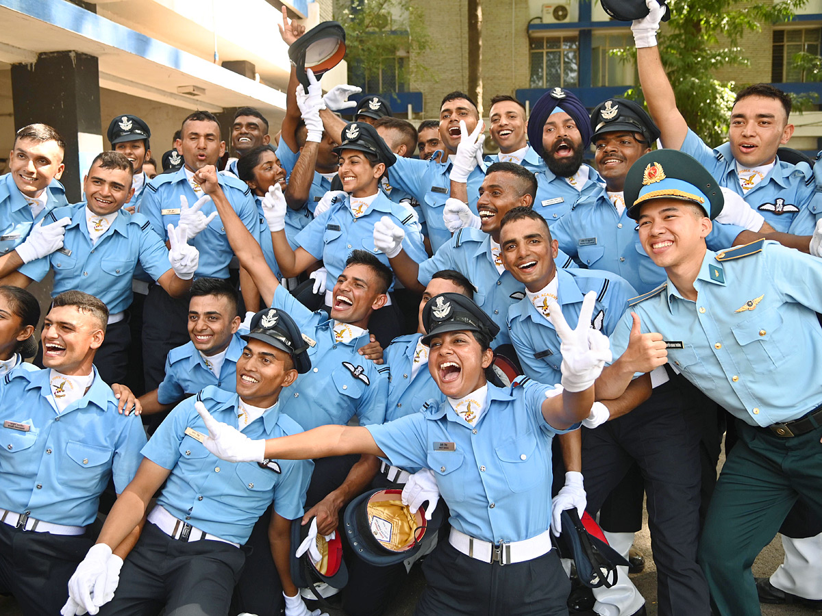 President_20Droupadi_20Murmu_20Reviews_20Combined_20Graduation_20Parade_20At_20Air_20Force_20Academy_20Photos_9.jpg 10