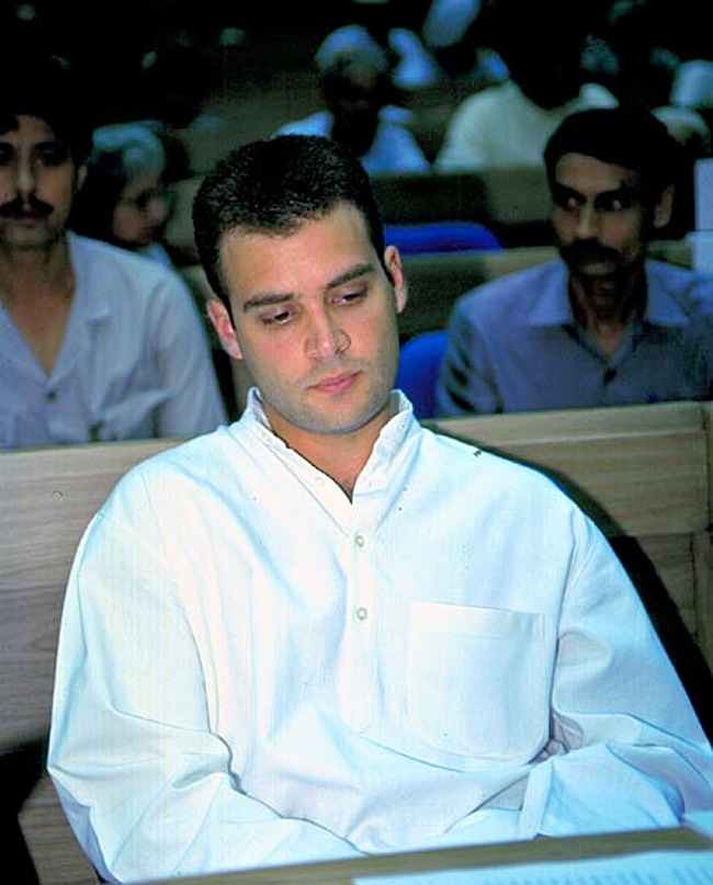 Congress-Leader-Rahul-_20Gandhi-53rd-birthday-_20Rare-Photos-Viral-13.jpg 13