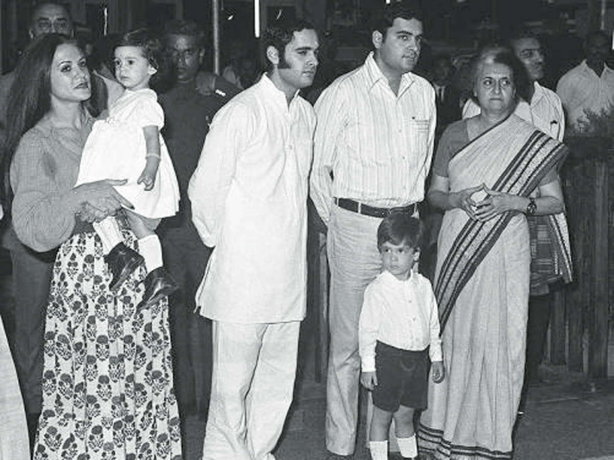 Congress-Leader-Rahul-_20Gandhi-53rd-birthday-_20Rare-Photos-Viral-14.jpg 14