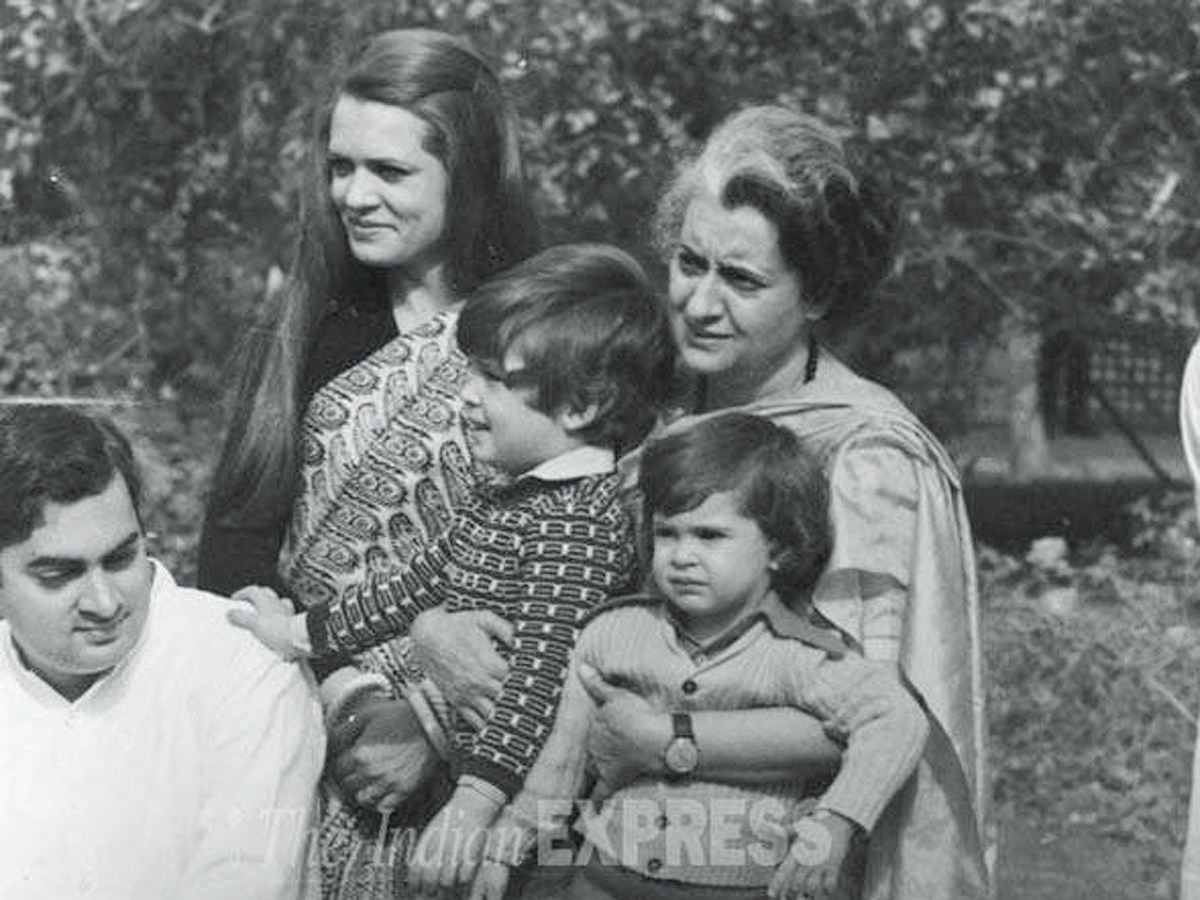 Congress-Leader-Rahul-_20Gandhi-53rd-birthday-_20Rare-Photos-Viral-16.jpg 16