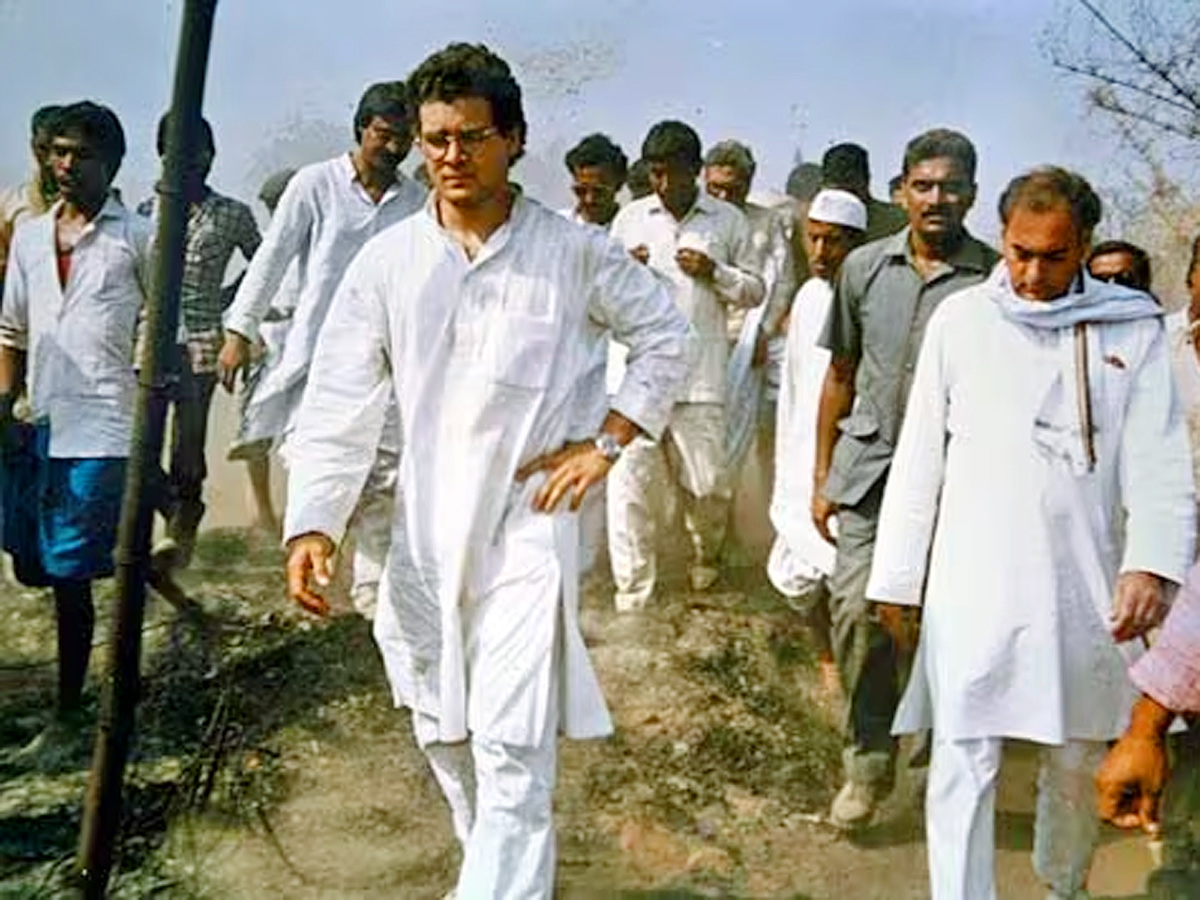 Congress-Leader-Rahul-_20Gandhi-53rd-birthday-_20Rare-Photos-Viral-24.jpg 23