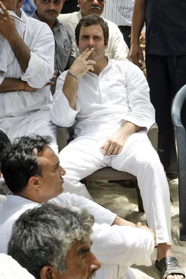 Congress-Leader-Rahul-_20Gandhi-53rd-birthday-_20Rare-Photos-Viral-29.jpg 28