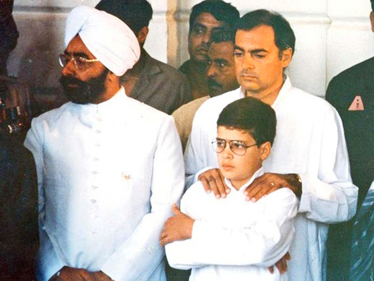 Congress-Leader-Rahul-_20Gandhi-53rd-birthday-_20Rare-Photos-Viral-6.jpg 6