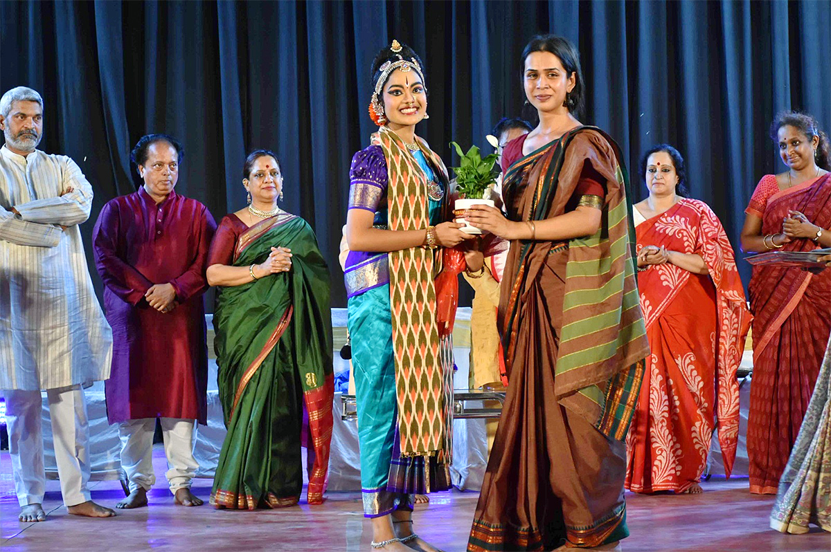 KuchipudiKalamri-ta-An_20Institute-of_20Kuchipudi-Dance-3.jpg 3