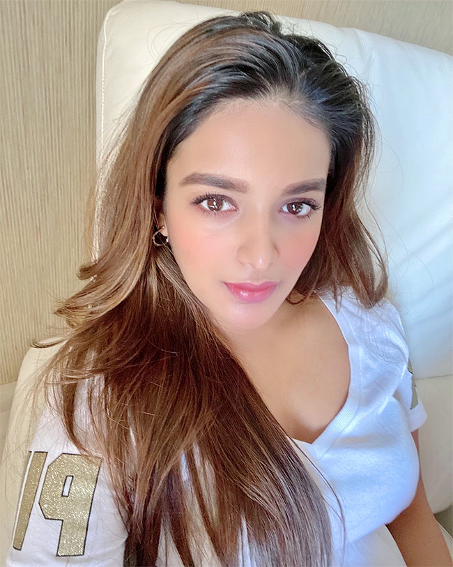 Nidhhi-Agerwal-Latest-pics-16.jpg 16