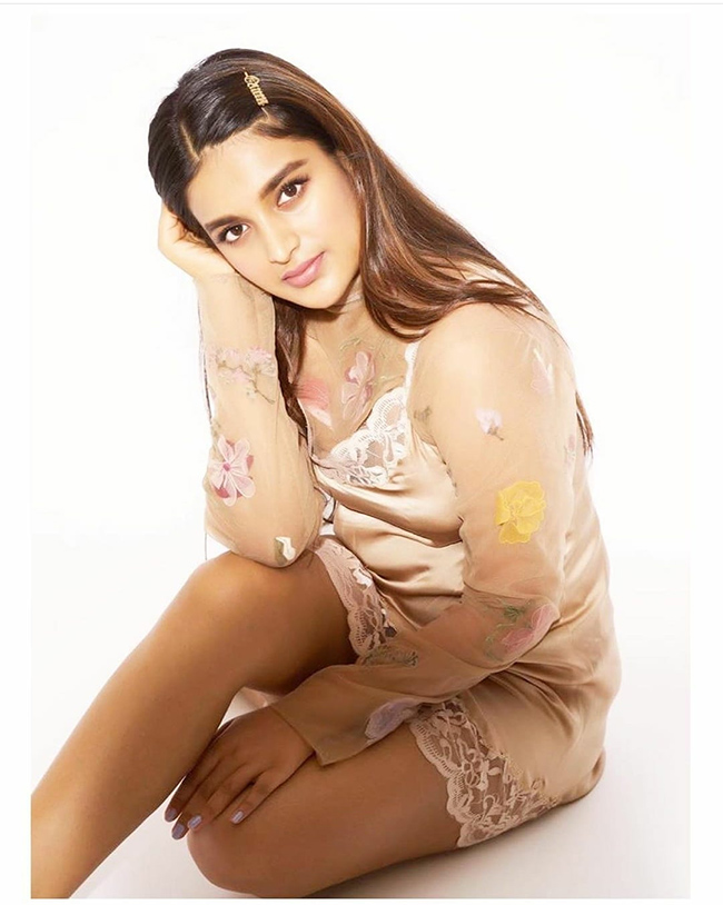 Nidhhi-Agerwal-Latest-pics-26.jpg 26