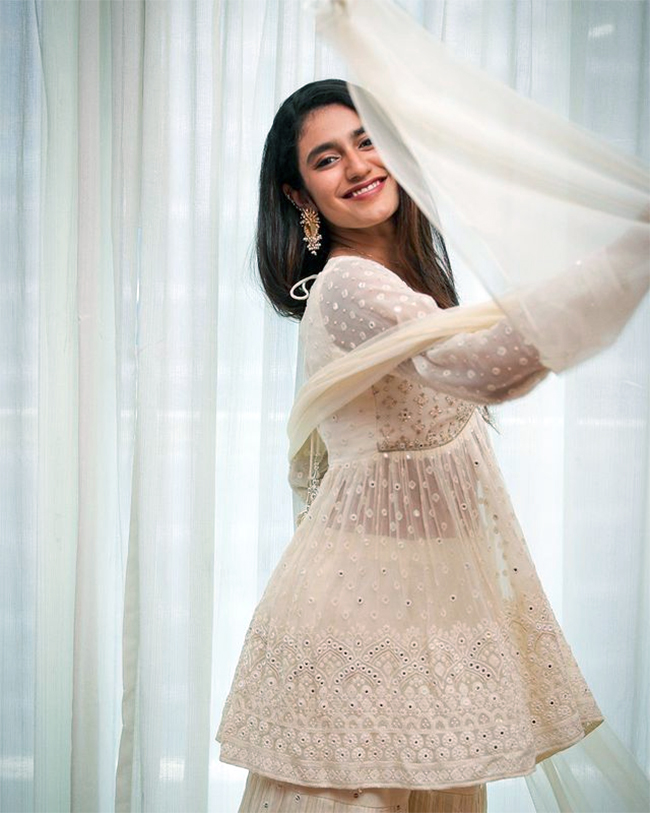 Priya-Prakash-Varrier-Latest-_20Photo-Gallery-16.jpg 6