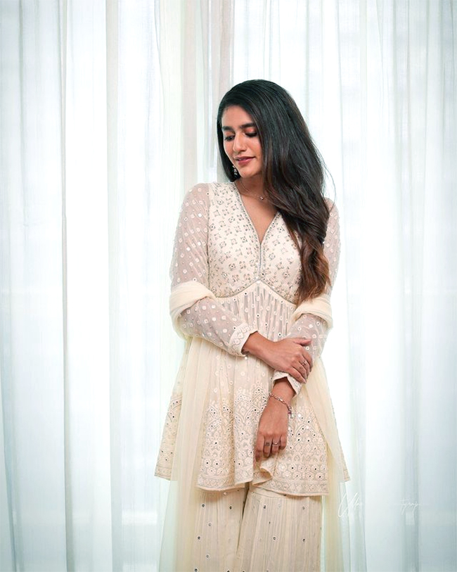 Priya-Prakash-Varrier-Latest-_20Photo-Gallery-17.jpg 7