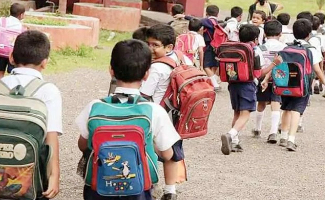 school_20going_20children_20wearing_20diaper-02.jpg