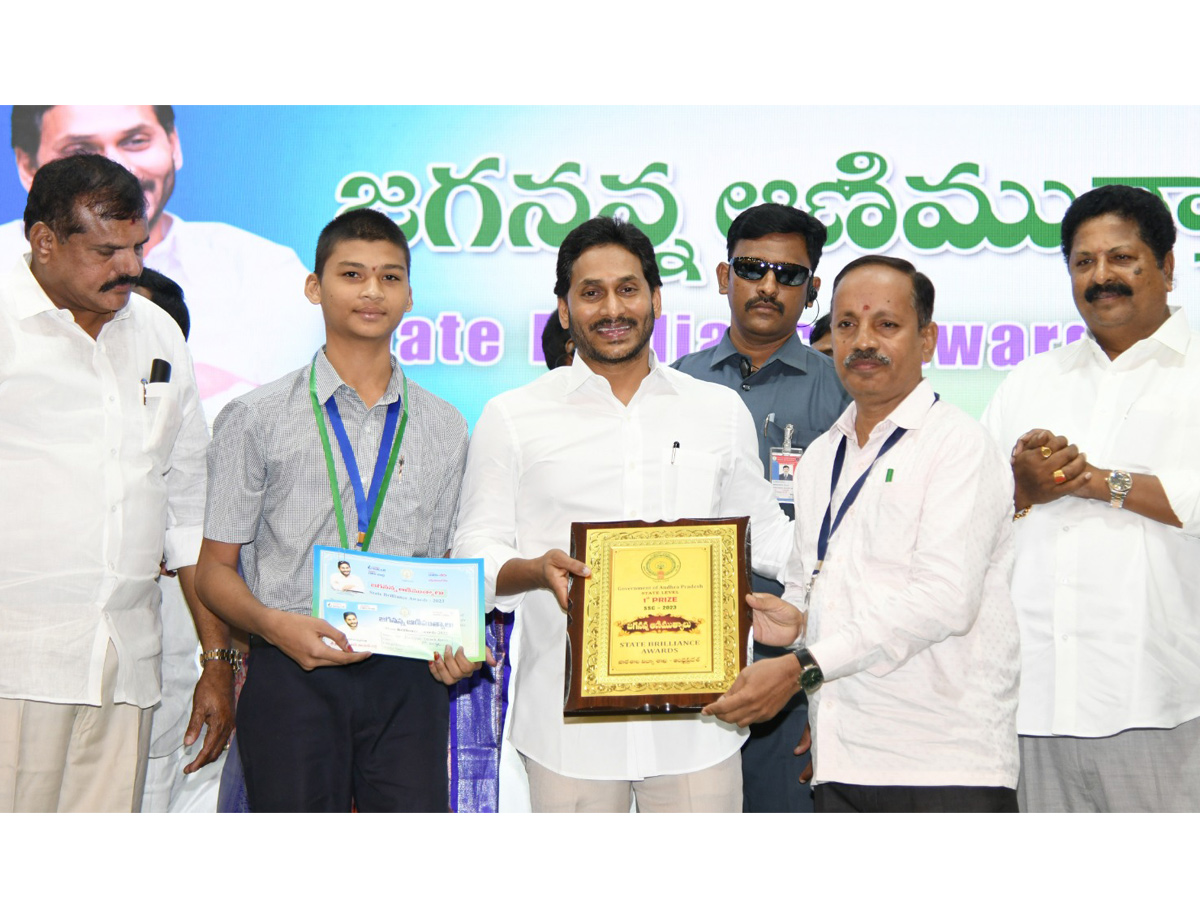 AMUTURI_20TARAK_20RAM_2C_20VISHAKAPATNAM_20DISTRICT.jpg 4