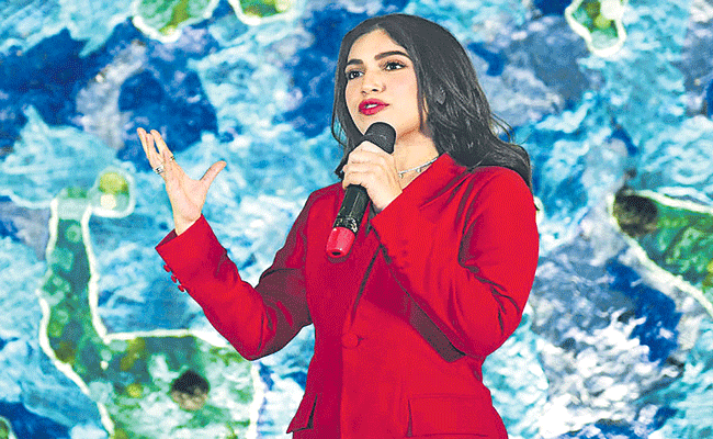 Bhumi-Pednekar.gif