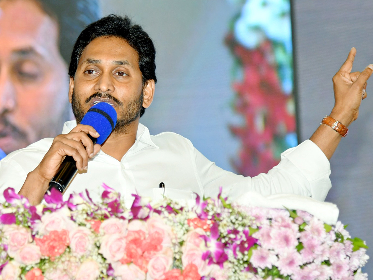 CM_20YS_20Jagan_20at_20Jagananna_20Animutyalu_20Program_20in_20Vijayawada_20Photos_9.jpg 9