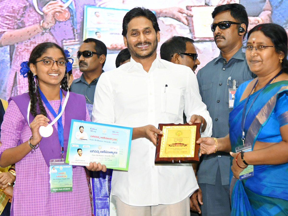 EARLY_20REVATHI_2C_20VISHAKAPATNAM_20DISTRICT.jpg 11