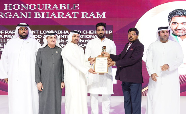 Indo-Arab-Excellence-Award-To-MP-Bharat-Ram.jpg