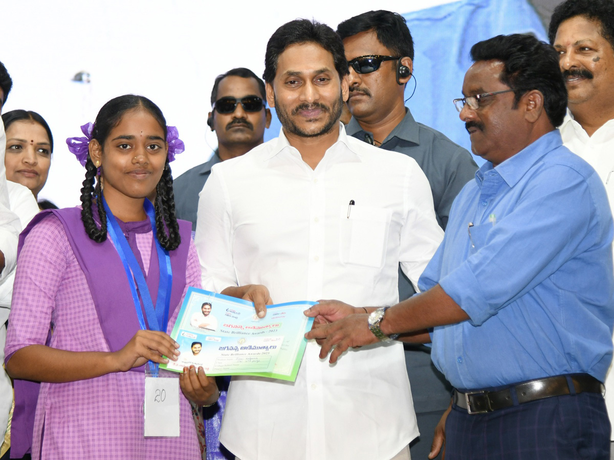 JAMI_20KALPANA_2C_20VISHAKAPATNAM_20DISTRICT.jpg 18