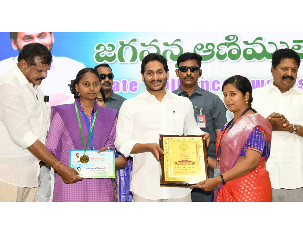 KAMIREDDY_20HEMASRI_2C_20ANAKAPALLI_20DISTRICT.jpg 19