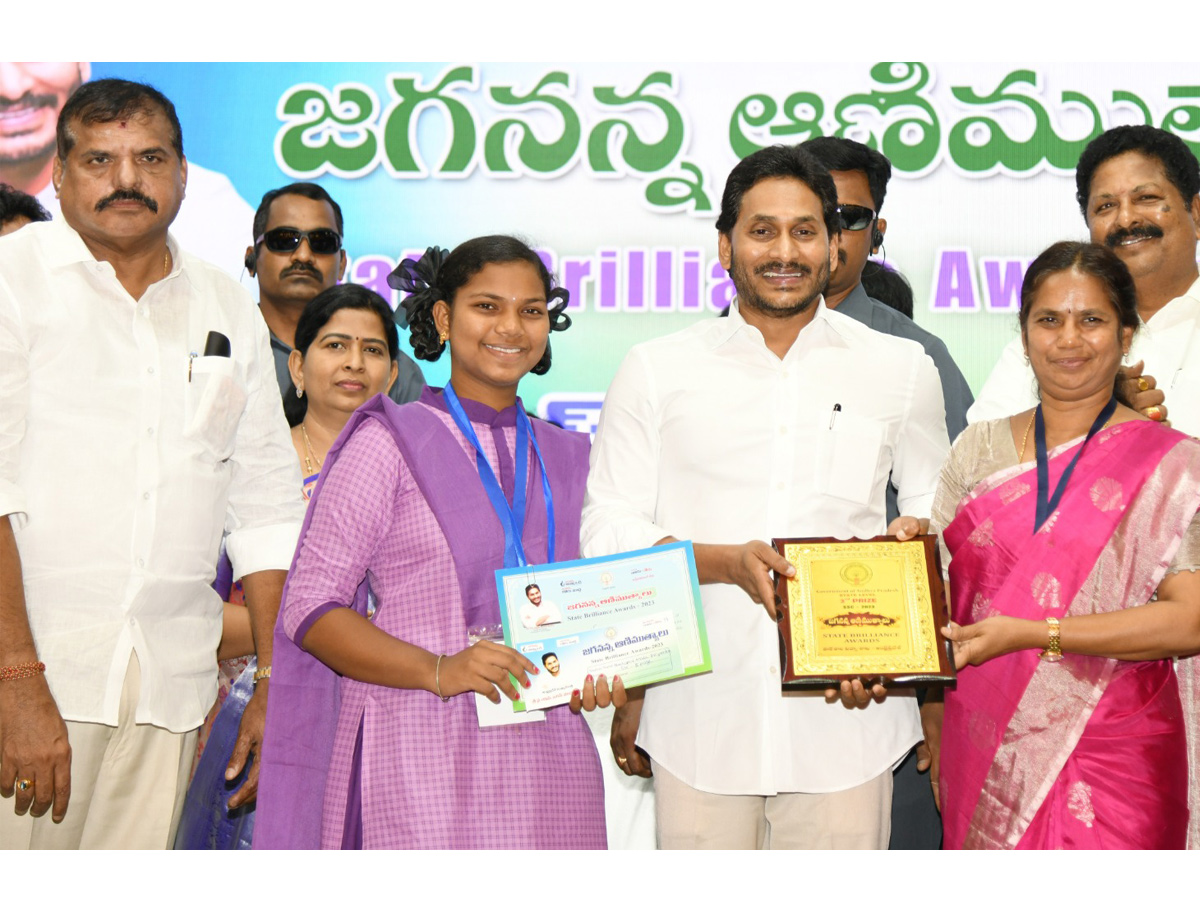 NADUPURI_20MODA_20PRIYANKA_2C_20VISHAKAPATNAM_20DISTRICT.jpg 24