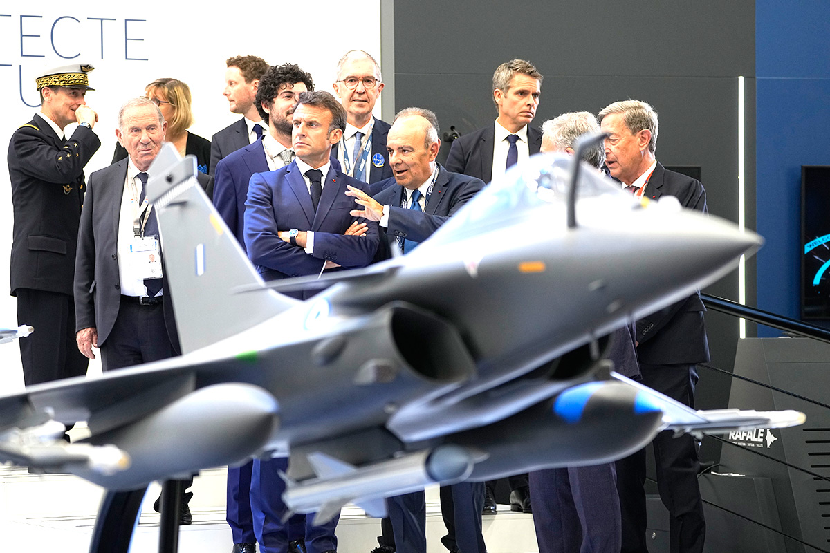Photo-gallery-of-world-largest-paris-air-show-21.jpg 21