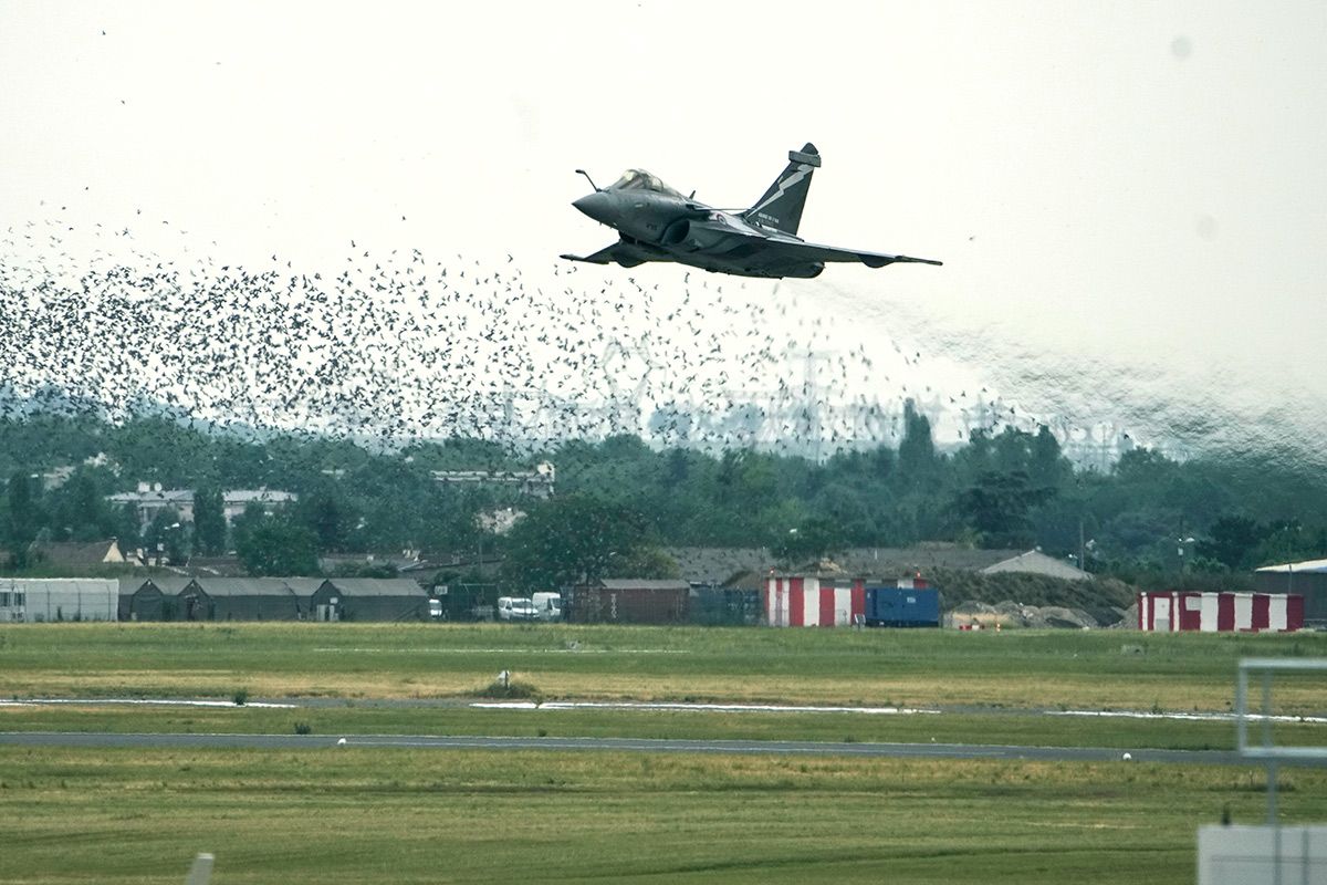 Photo-gallery-of-world-largest-paris-air-show-41.jpg 40