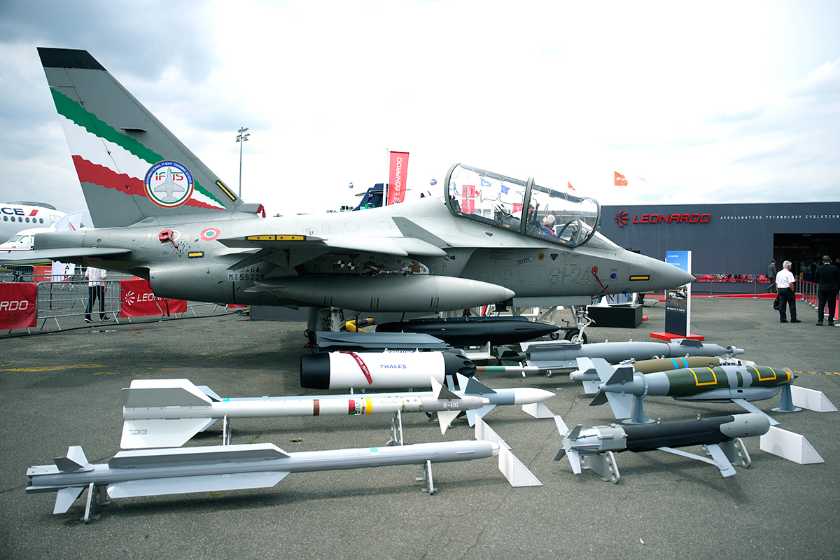 Photo-gallery-of-world-largest-paris-air-show-44.jpg 43
