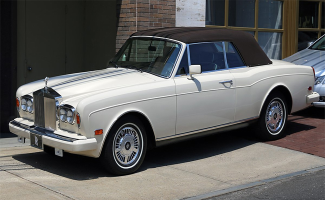 Rolls-Royce_20Corniche_1971_E2_80_9396.jpg 22