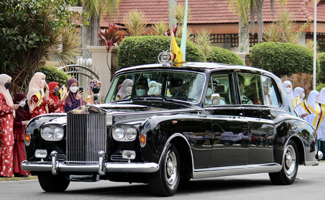 Rolls-Royce_20Phantom_20VI_1968_E2_80_9391.jpg 21
