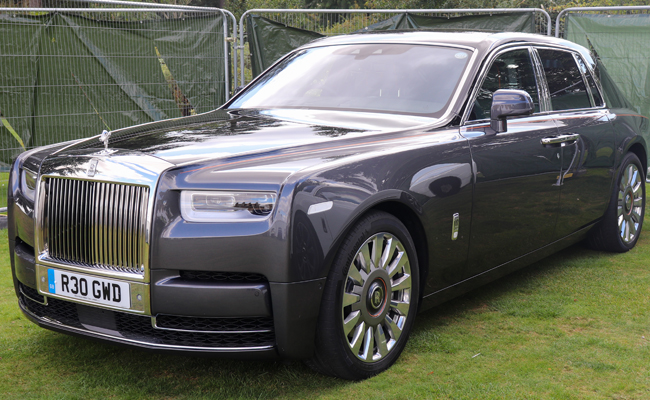 Rolls-Royce_20Phantom_20_28eighth_20generation_29_2017.jpg 31