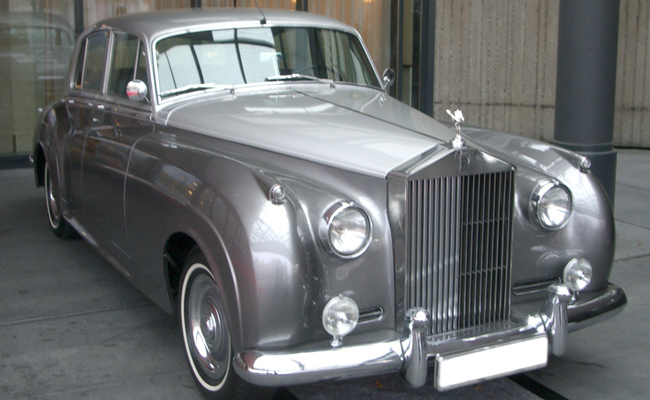 Rolls-Royce_20Silver_20Cloud_1955_E2_80_9366.jpg 18