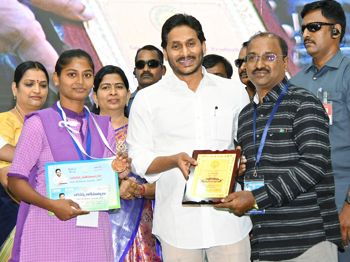 SINGAMPALLI_20JAYASRI_2C_20VIZIANAGARAM_20DISTRICT.jpg 37