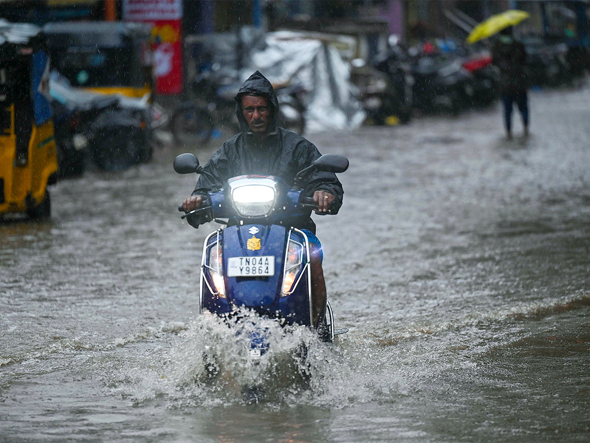 Tamil-Nadu-rains-Heavy-rains-lash-Chennai-its-suburbs-Photos-10.jpg 10