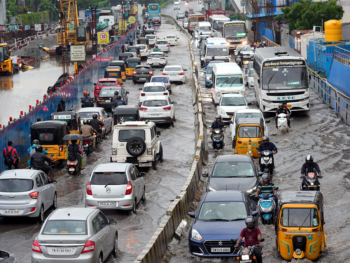 Tamil-Nadu-rains-Heavy-rains-lash-Chennai-its-suburbs-Photos-13.jpg 13