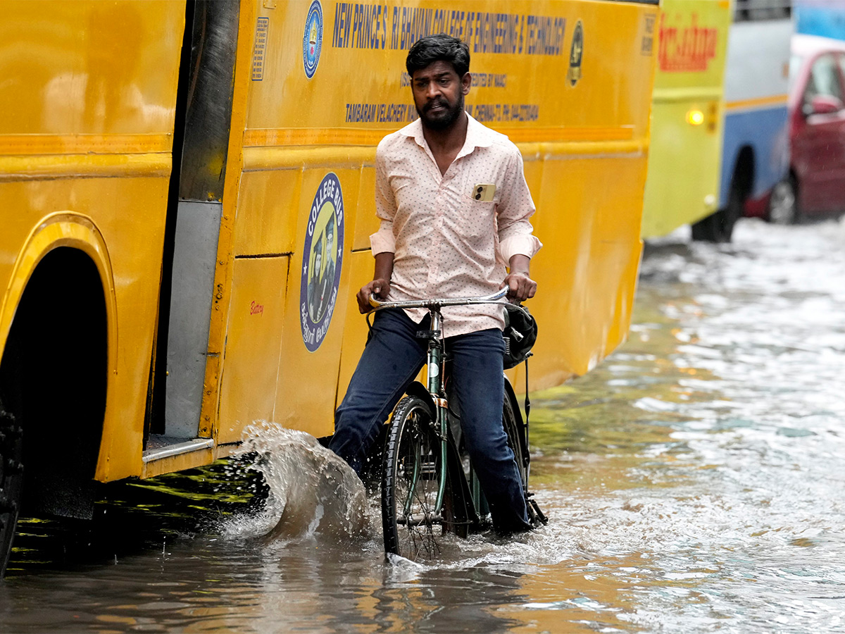 Tamil-Nadu-rains-Heavy-rains-lash-Chennai-its-suburbs-Photos-14.jpg 14