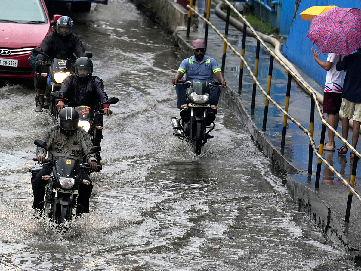 Tamil-Nadu-rains-Heavy-rains-lash-Chennai-its-suburbs-Photos-15.jpg 15