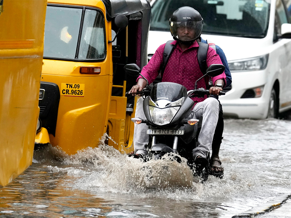 Tamil-Nadu-rains-Heavy-rains-lash-Chennai-its-suburbs-Photos-16.jpg 16