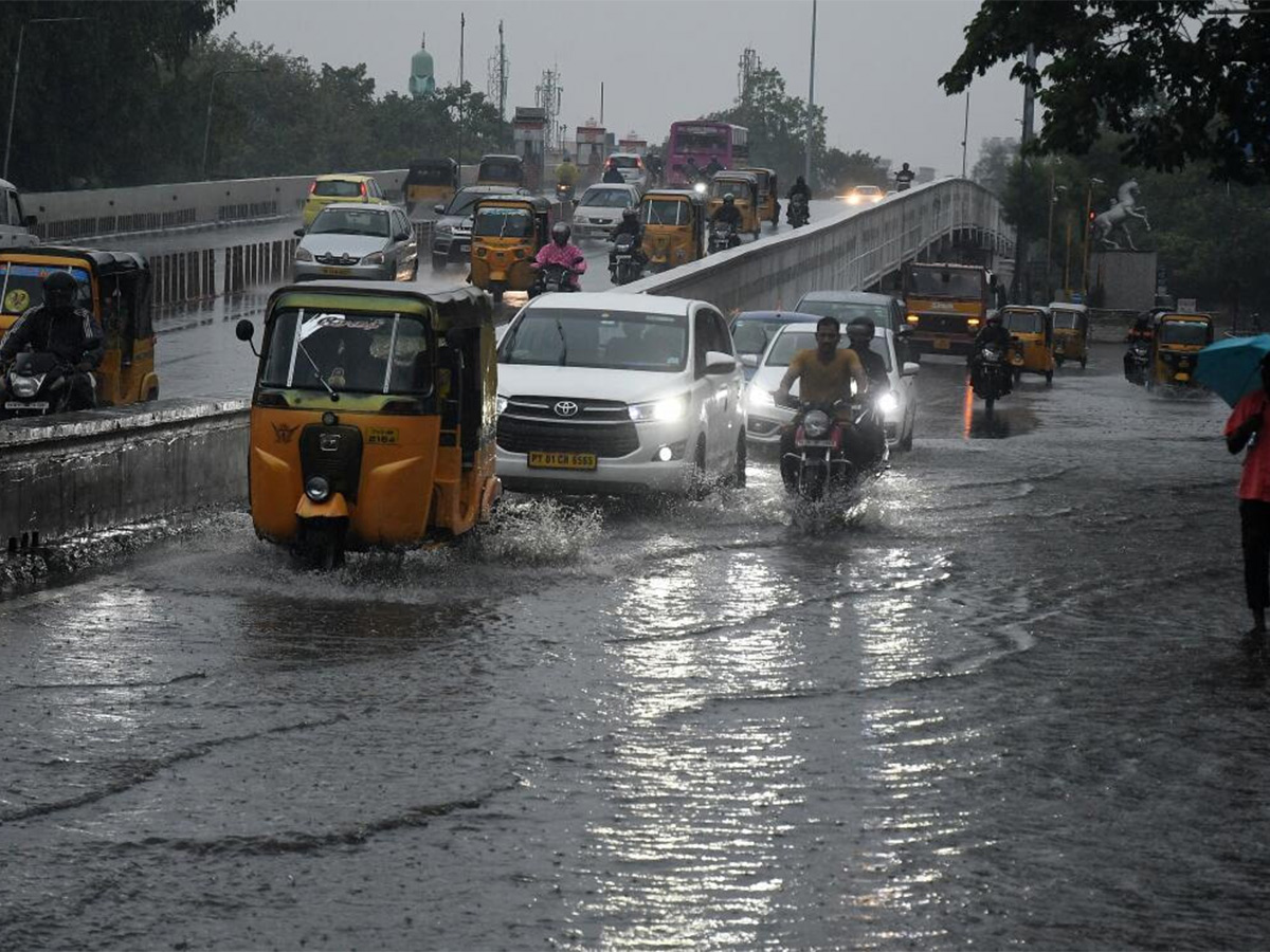 Tamil-Nadu-rains-Heavy-rains-lash-Chennai-its-suburbs-Photos-17.jpg 17
