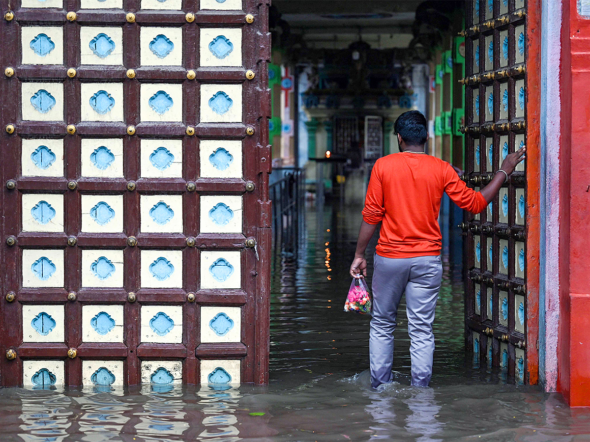 Tamil-Nadu-rains-Heavy-rains-lash-Chennai-its-suburbs-Photos-2.jpg 2