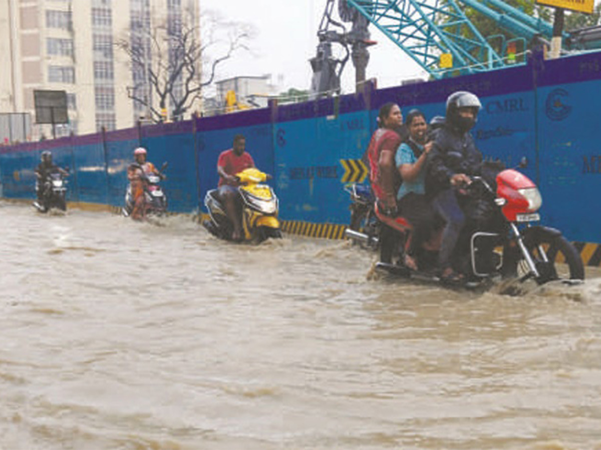 Tamil-Nadu-rains-Heavy-rains-lash-Chennai-its-suburbs-Photos-20.jpg 19