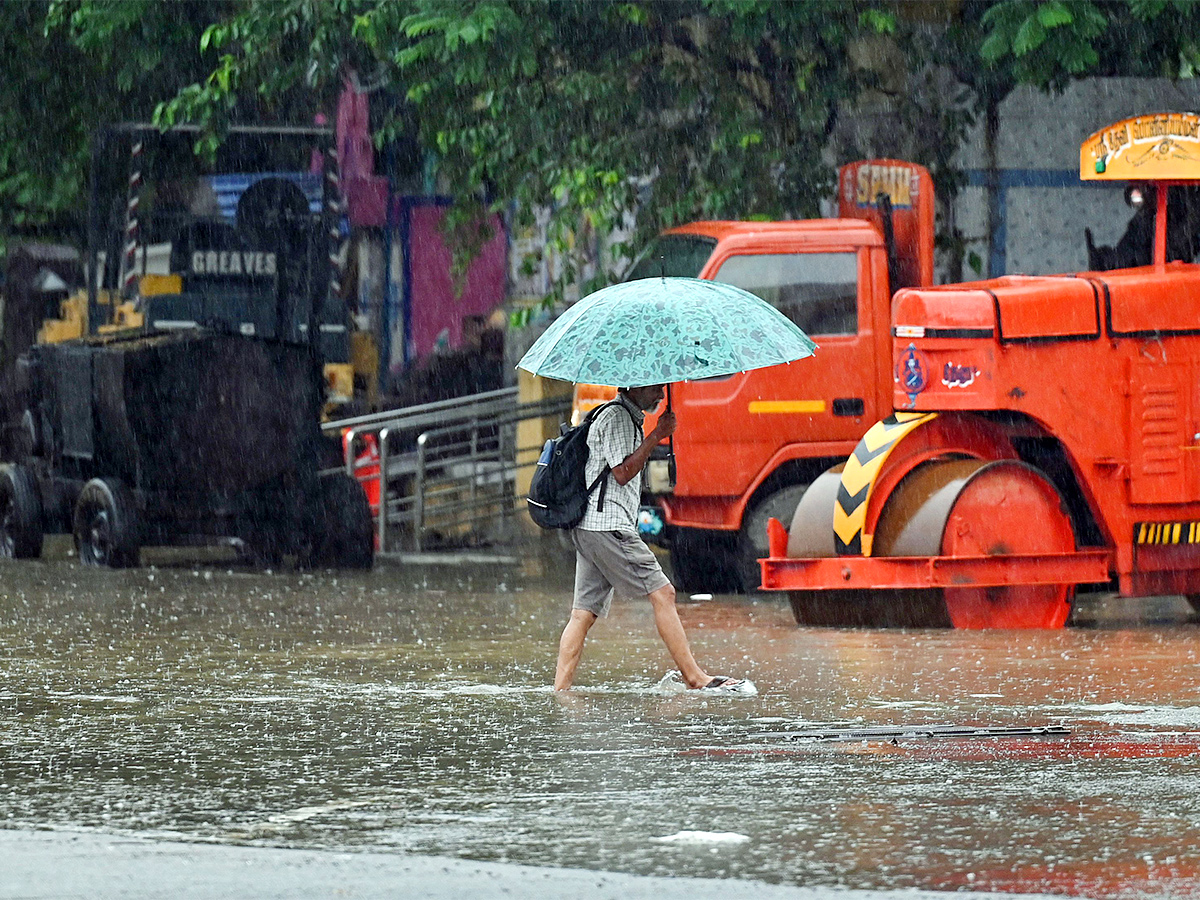 Tamil-Nadu-rains-Heavy-rains-lash-Chennai-its-suburbs-Photos-22.jpg 20