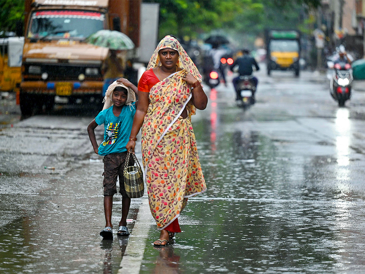Tamil-Nadu-rains-Heavy-rains-lash-Chennai-its-suburbs-Photos-3.jpg 3