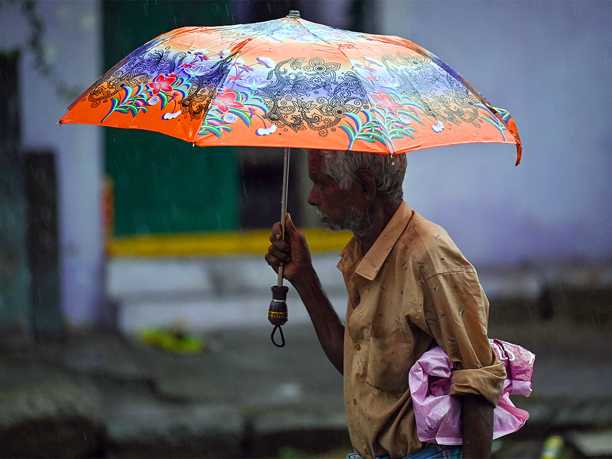 Tamil-Nadu-rains-Heavy-rains-lash-Chennai-its-suburbs-Photos-6.jpg 6