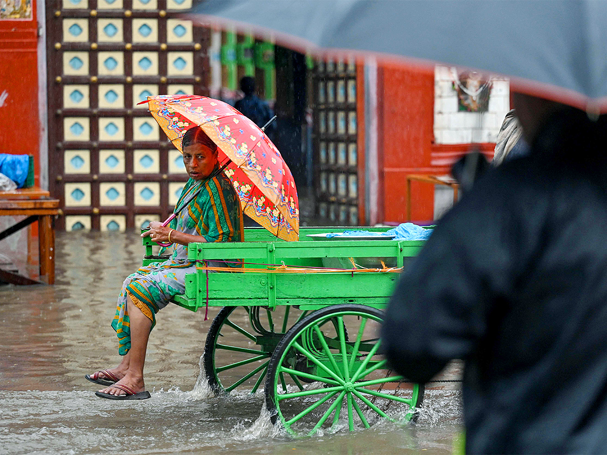 Tamil-Nadu-rains-Heavy-rains-lash-Chennai-its-suburbs-Photos-7.jpg 7