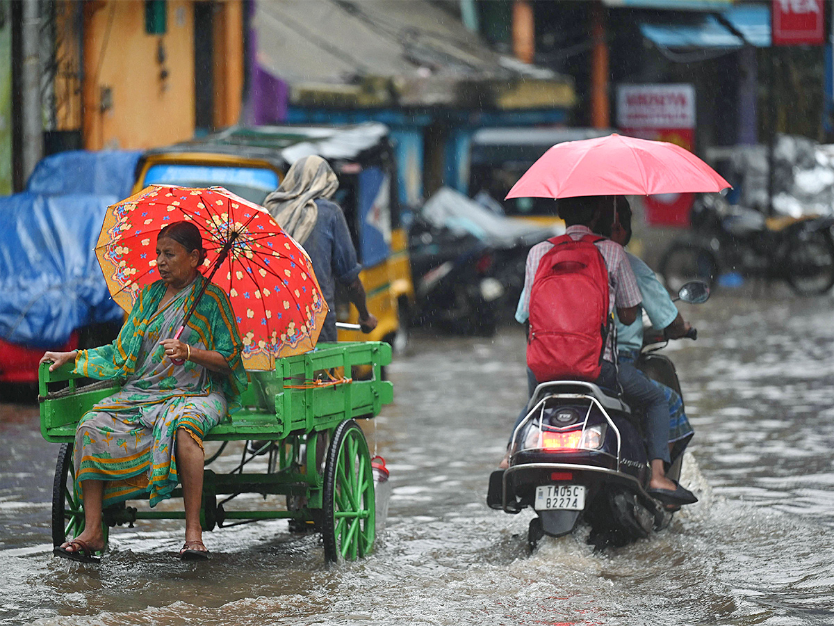 Tamil-Nadu-rains-Heavy-rains-lash-Chennai-its-suburbs-Photos-8.jpg 8