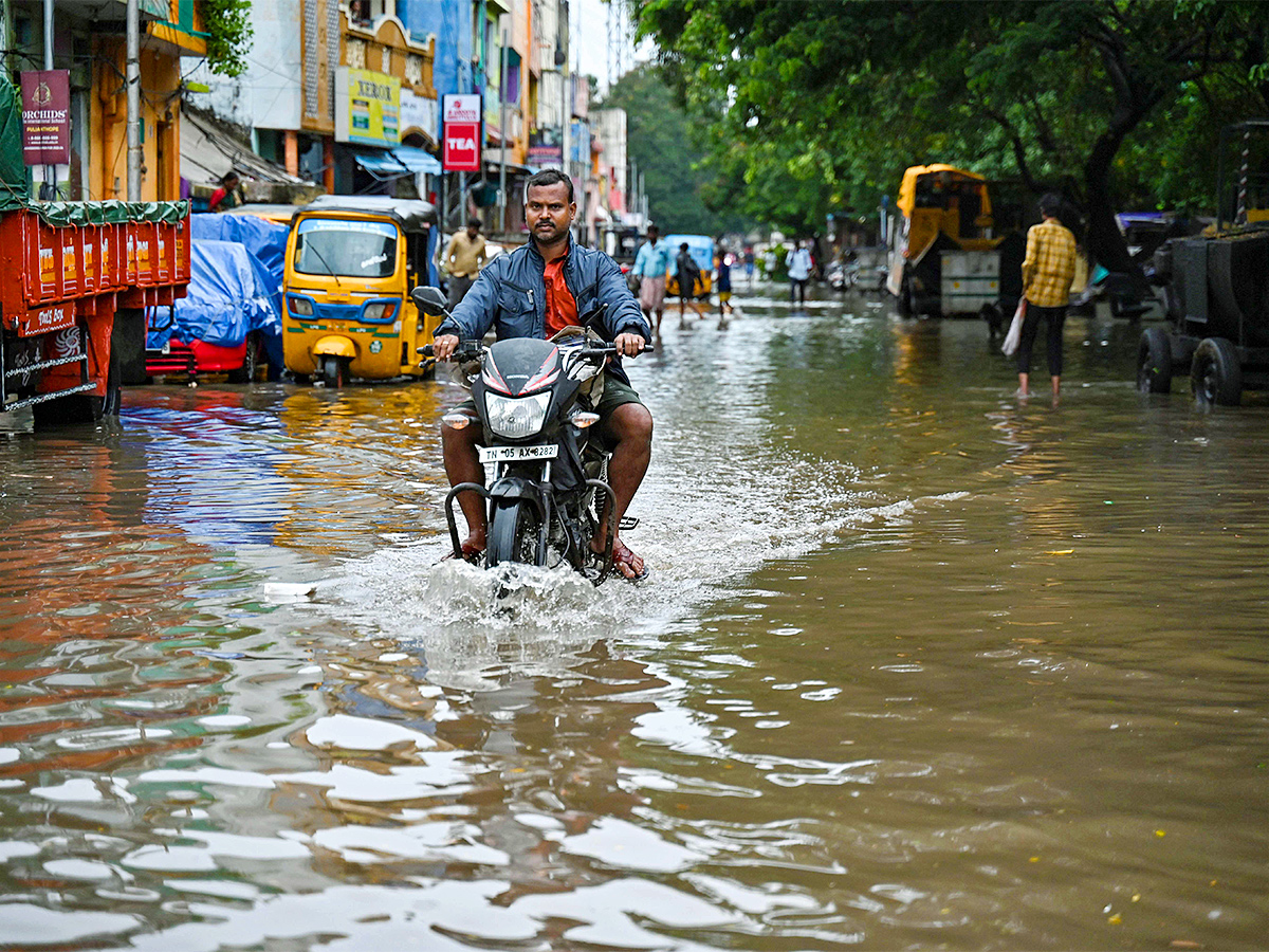 Tamil-Nadu-rains-Heavy-rains-lash-Chennai-its-suburbs-Photos-9.jpg 9